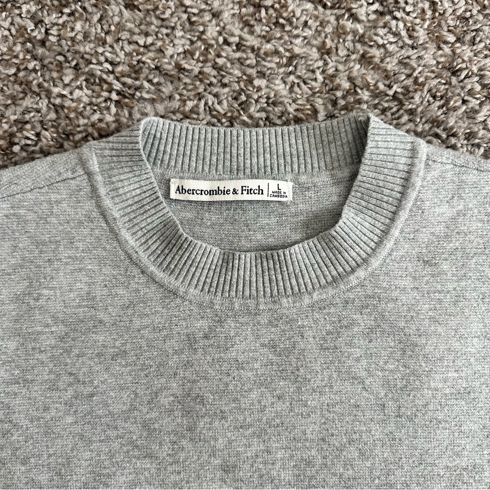 A&F Gray Short Sleeve Sweater - Picture 3 of 7